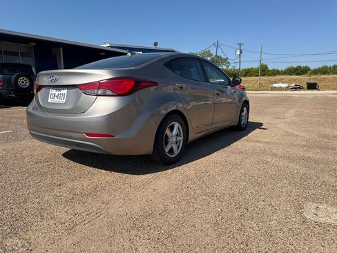 Used 2015 Hyundai Elantra SE FWD image 12