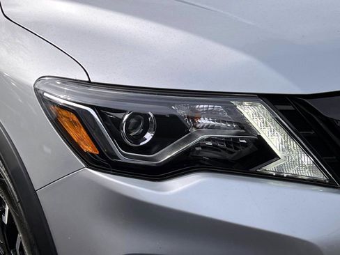 Used 2020 Nissan Pathfinder SL AWD/4WD image 8