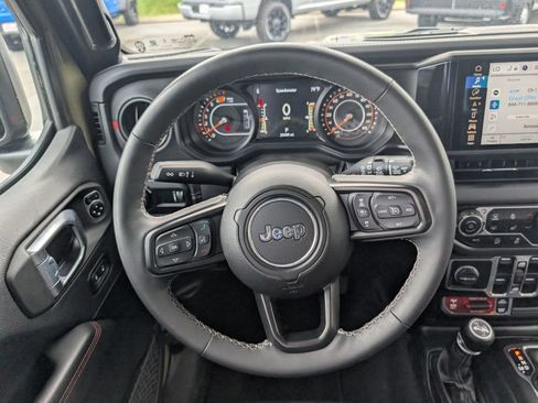 Used 2025 Jeep Wrangler Unlimited Rubicon AWD/4WD image 14