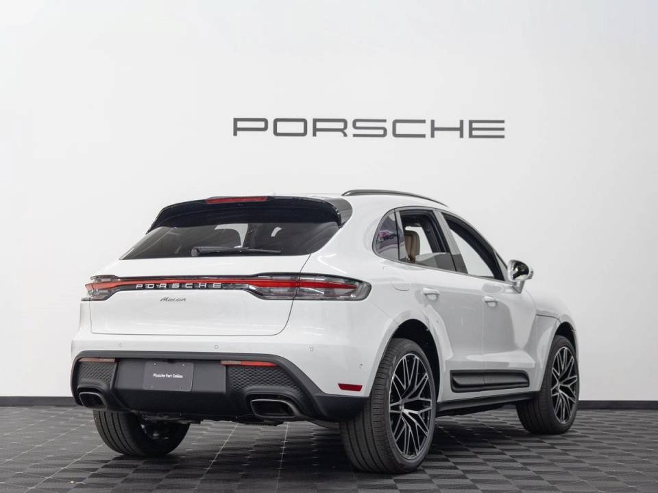 Certified 2026 Porsche Macan AWD/4WD image 1