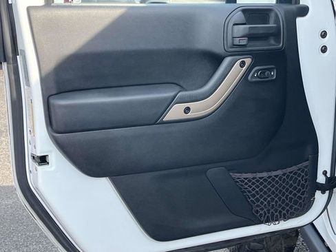 Used 2017 Jeep Wrangler 75th Anniversary image 14