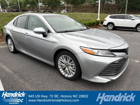 Used 2018 Toyota Camry XLE w/ Audio Package FWD image 1