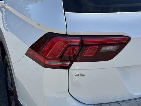 Used 2023 Volkswagen Tiguan SE w/ Panoramic Sunroof Package FWD image 11