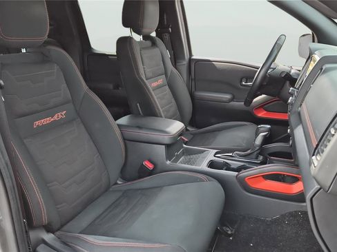 Used 2022 Nissan Frontier PRO-4X image 13