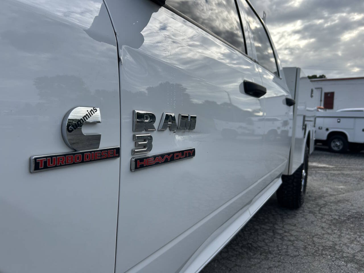 Used 2018 RAM 3500 Tradesman w/ Chrome Appearance Group AWD/4WD image 16