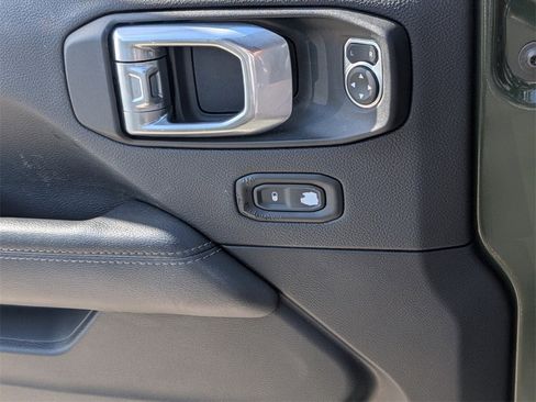 Used 2021 Jeep Wrangler Unlimited Sahara image 29