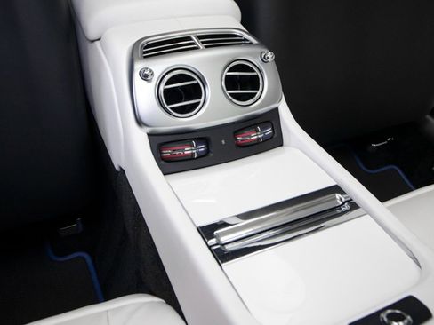 Used 2017 Rolls-Royce Dawn image 50