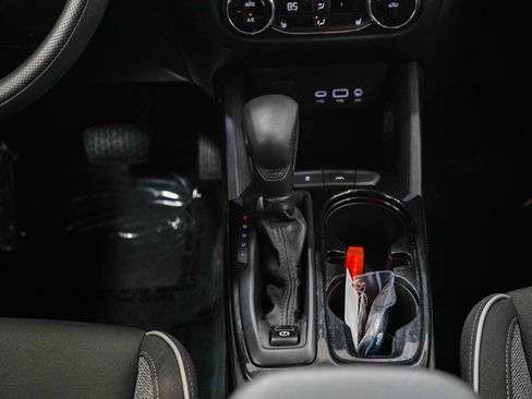 Used 2021 Chevrolet TrailBlazer LT w/ Convenience Package FWD image 17