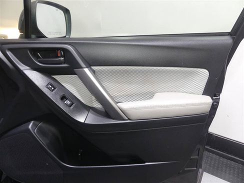 Used 2018 Subaru Forester 2.5i Premium AWD/4WD image 19