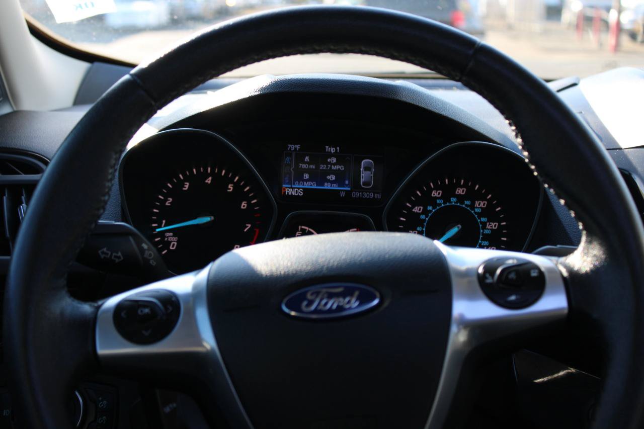 Used 2015 Ford Escape Titanium w/ Equipment Group 301A AWD/4WD image 9