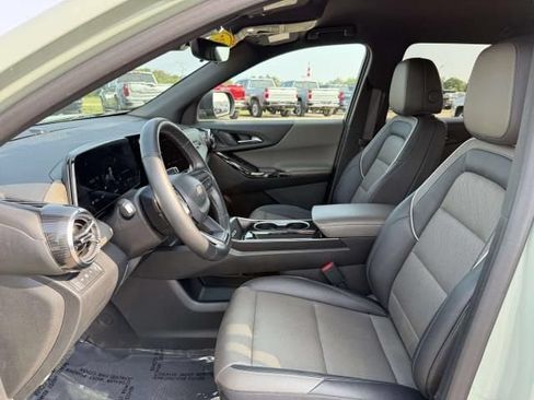 Used 2025 Chevrolet Equinox LT w/ Convenience Package II AWD/4WD image 11