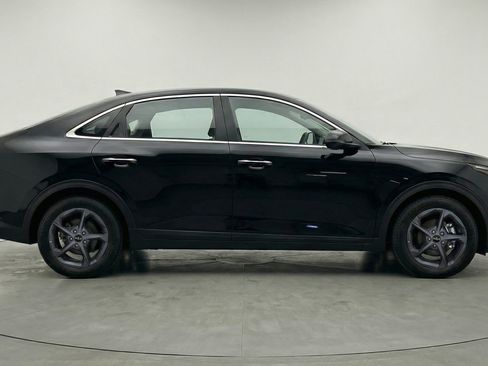 Used 2025 Kia K4 LXS image 11