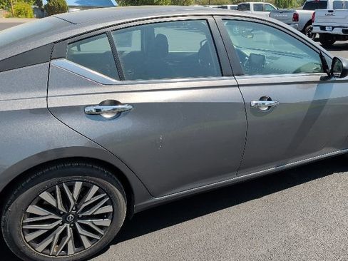 Used 2024 Nissan Altima 2.5 SV FWD image 7