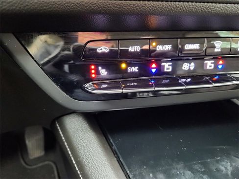 Used 2022 Buick Envision Preferred image 22