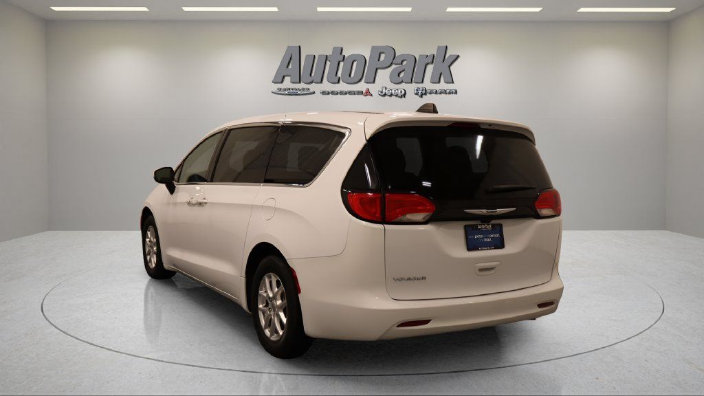 Certified 2023 Chrysler Voyager LX FWD image 8