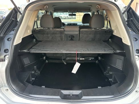 Used 2017 Nissan Rogue SV image 25
