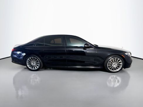 Used 2022 Mercedes-Benz S 500 4MATIC w/ AMG Line Package image 11