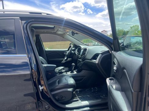 Used 2018 Jeep Cherokee Overland w/ Technology Group AWD/4WD image 44