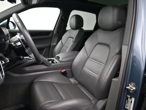 Certified 2020 Porsche Cayenne AWD/4WD image 5
