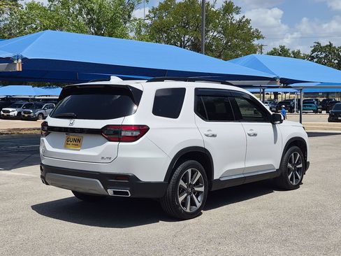 Used 2024 Honda Pilot Elite image 3