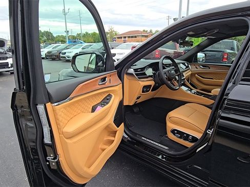 New 2025 Jeep Grand Cherokee Summit image 14