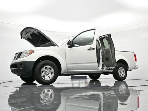 Used 2018 Nissan Frontier S image 45