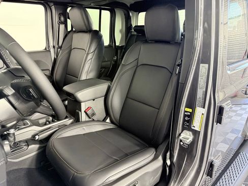 New 2026 Jeep Gladiator Sahara image 10