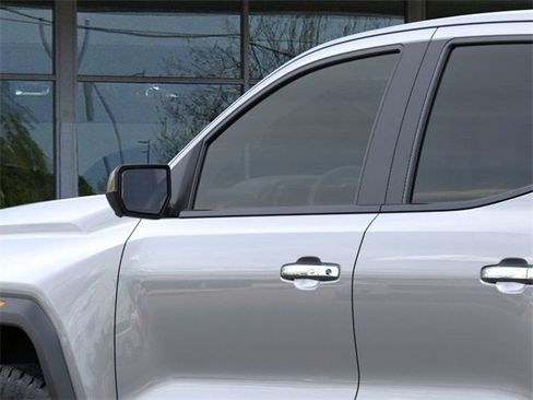 New 2026 GMC Canyon Denali image 12