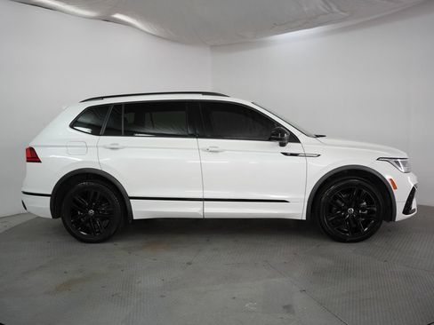 Used 2022 Volkswagen Tiguan SE R-Line FWD image 5