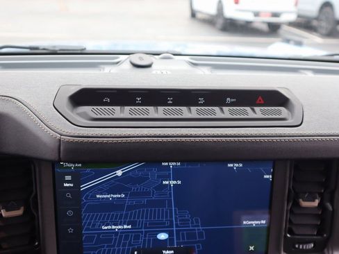 New 2025 Ford Bronco Badlands image 8