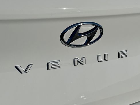 New 2026 Hyundai Venue SE image 24
