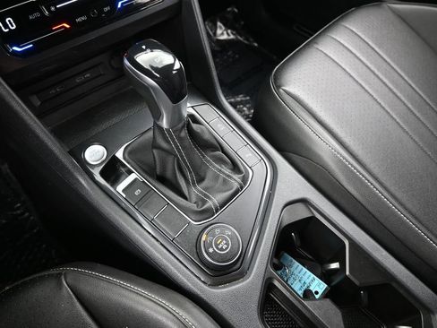 Used 2022 Volkswagen Tiguan SE R-Line image 29