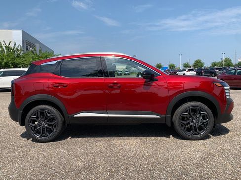 New 2026 Nissan Kicks SR FWD image 2