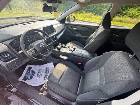 Used 2025 Nissan Rogue SV AWD/4WD image 16