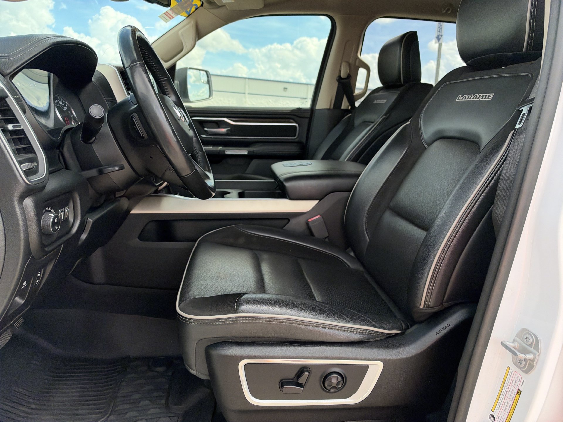 Used 2020 RAM 1500 Laramie AWD/4WD image 10