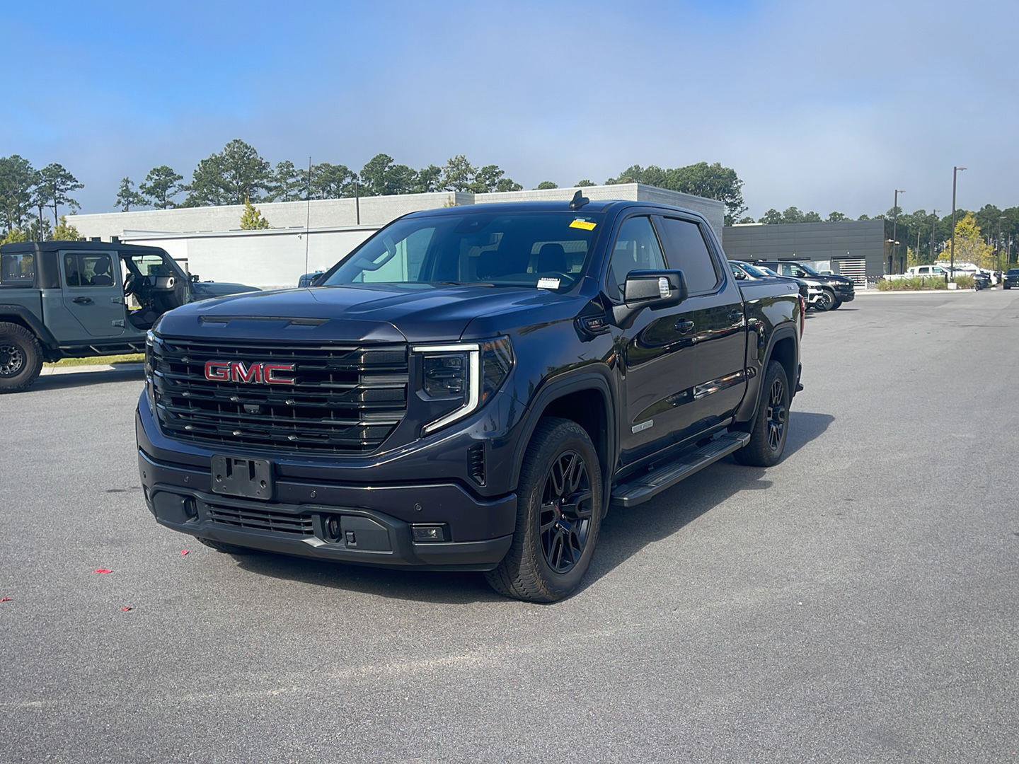 Used 2025 GMC Sierra 1500 Elevation w/ Elevation Premium Package AWD/4WD image 3