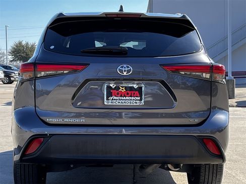Used 2022 Toyota Highlander XLE image 5