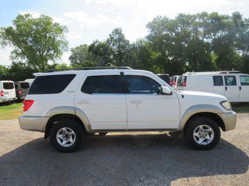 Used 2001 Toyota Sequoia SR5 image 4