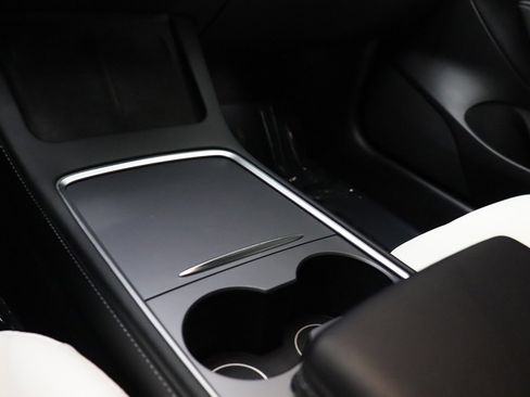 Used 2022 Tesla Model 3 Standard Range image 44