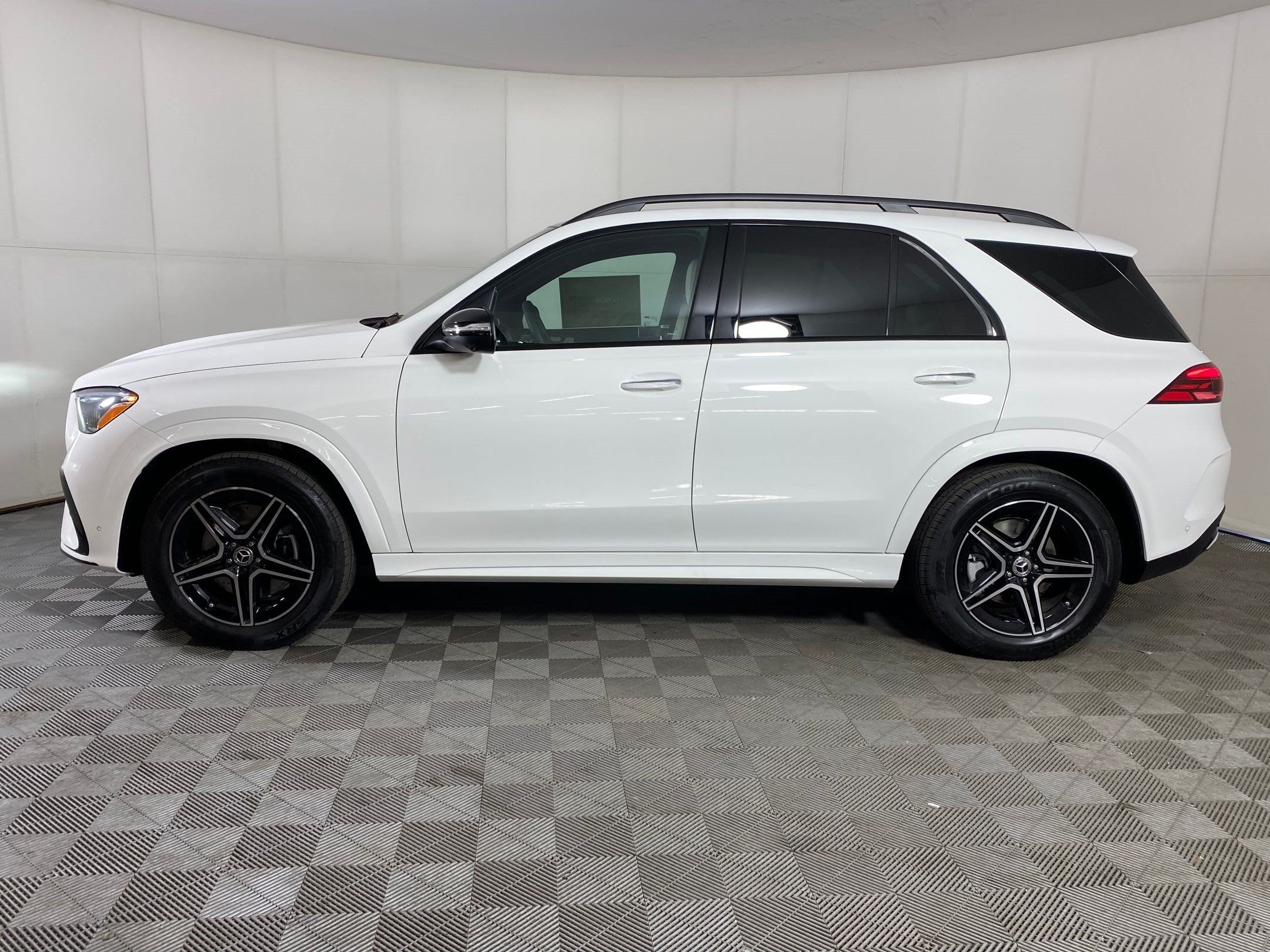 Used 2026 Mercedes-Benz GLE 350 4MATIC image 2
