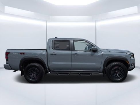 Used 2025 Nissan Frontier PRO-4X AWD/4WD image 2