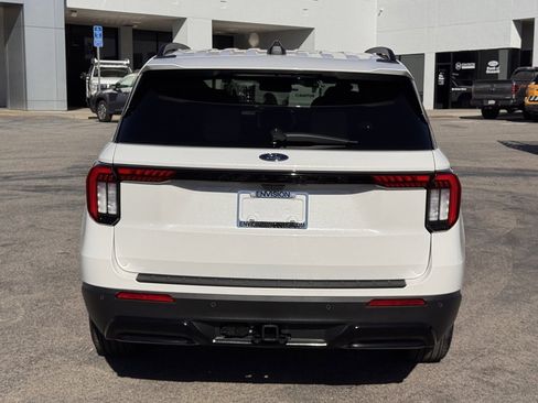 Used 2025 Ford Explorer ST-Line w/ Premium Package image 11
