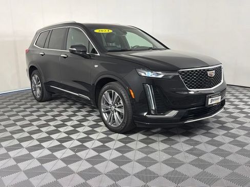 Used 2024 Cadillac XT6 Premium Luxury w/ LPO, Floor Liner Package FWD image 4