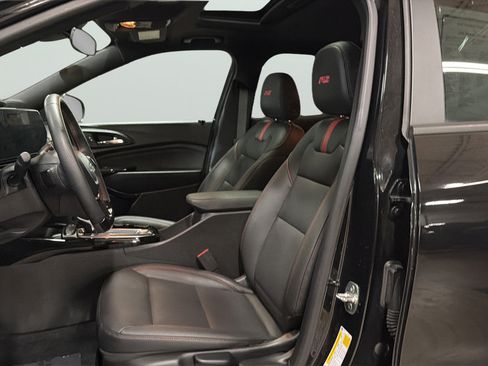 Used 2024 Chevrolet Trax RS w/ Sunroof Package FWD image 23