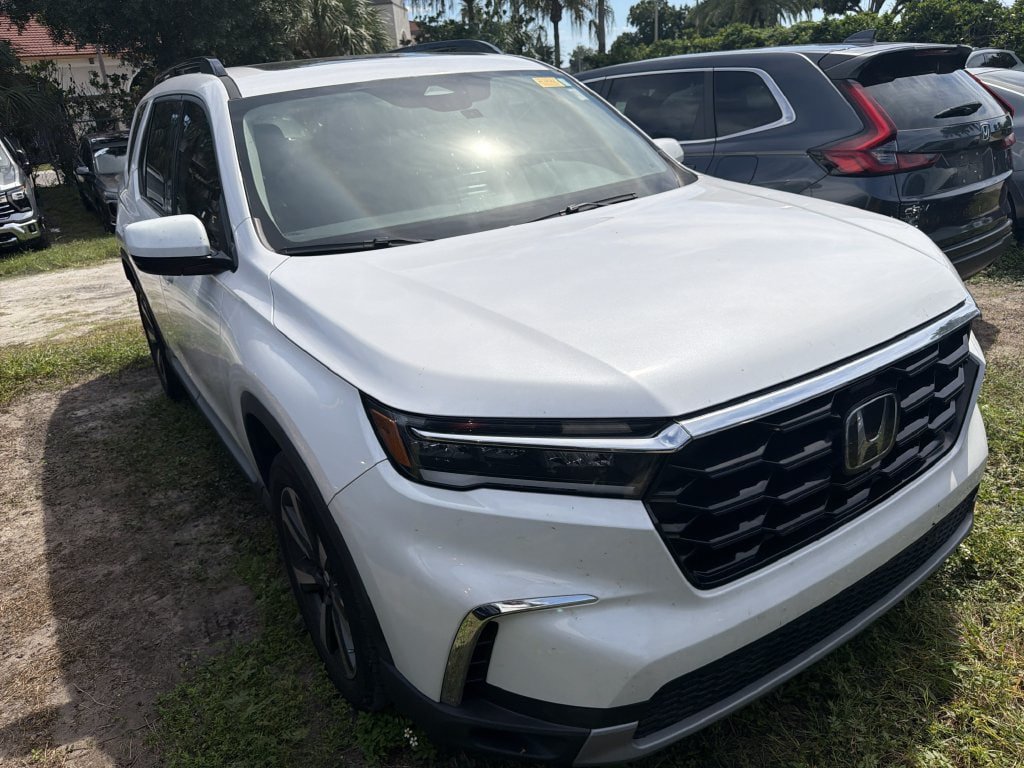 Used 2024 Honda Pilot Touring image 1