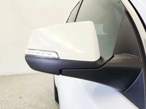 Used 2023 Chevrolet Traverse LT FWD image 36