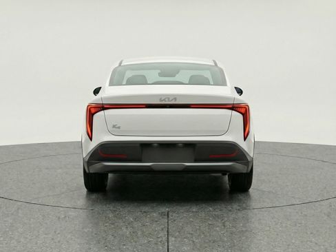 Used 2025 Kia K4 LXS image 7