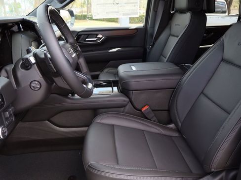 New 2026 GMC Yukon XL Denali w/ Denali Reserve Package image 18