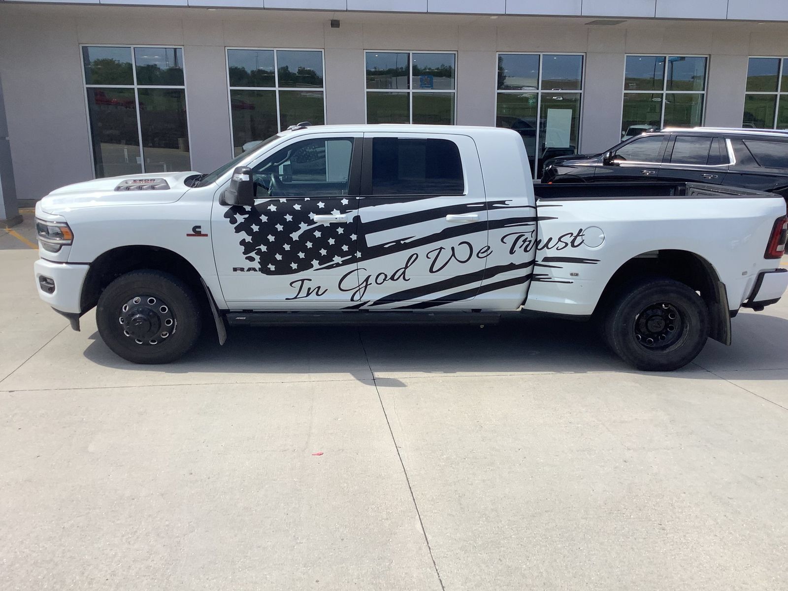 Used 2024 RAM 3500 Laramie w/ Night Edition AWD/4WD image 2