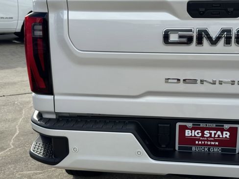 Used 2025 GMC Sierra 2500 Denali Ultimate AWD/4WD image 11